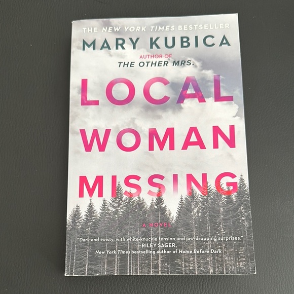 Local Woman Missing by Mary Kubica - Picture 1 of 3